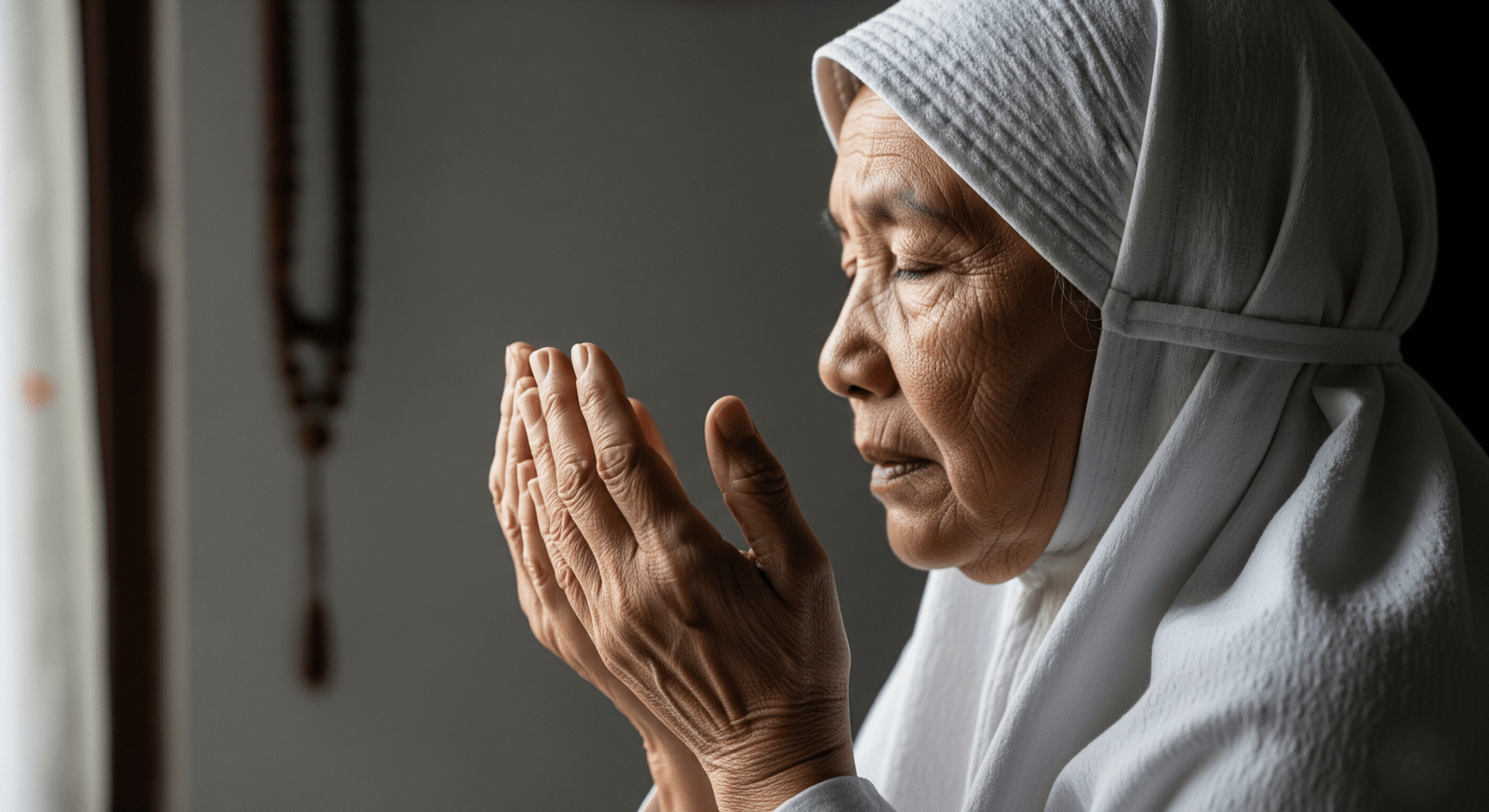 Untuk Jamaah Lansia: Tips Persiapan Fisik dan Panduan Ibadah agar Umrah Tetap Nyaman dan Lancar